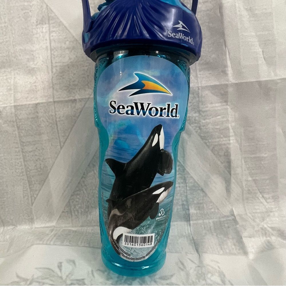 Sea World Shamu Orca Killer Whale Plastic Souvenir Tall Cup Bottle Straw Handle